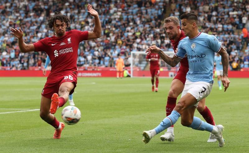 Hậu Vệ Biên (Full-back) Đóng Vai Trò Gì? Góc Nhìn Thực Tế 2 Hậu vệ biên là ai và vì sao tầm quan trọng tăng mạnh?